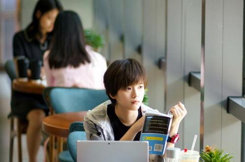 吃瓜大学室友,揭秘校园里的欢乐生活点滴