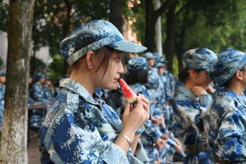 最新吃瓜军训女生