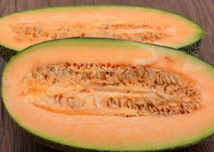 街边吃哈密瓜图片,哈密瓜飘香，尽享甜蜜时光