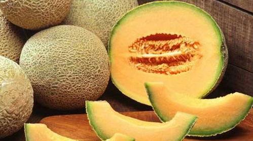 街边吃哈密瓜图片,哈密瓜飘香，尽享甜蜜时光