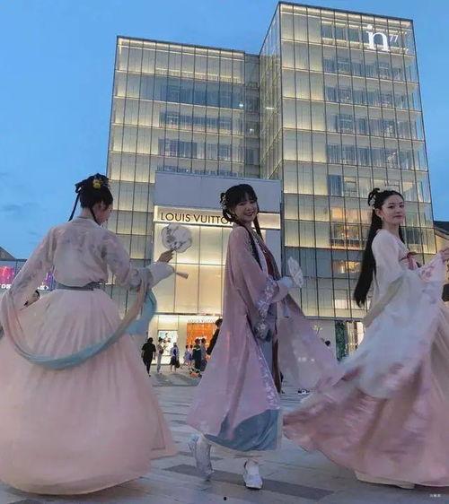 汉服吃瓜富婆,揭秘古代贵族生活点滴