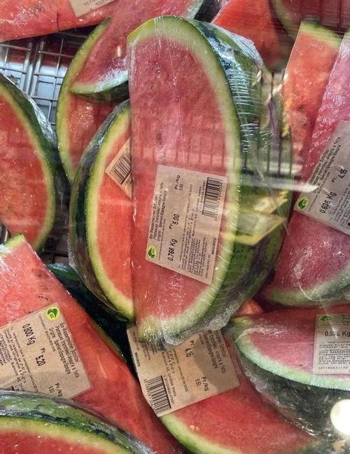 中国网友吃瓜多,瓜田里的“吃瓜群众”