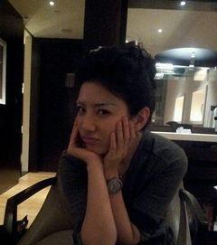 吃瓜爆出悲伤女星,吃瓜背后的人生悲歌