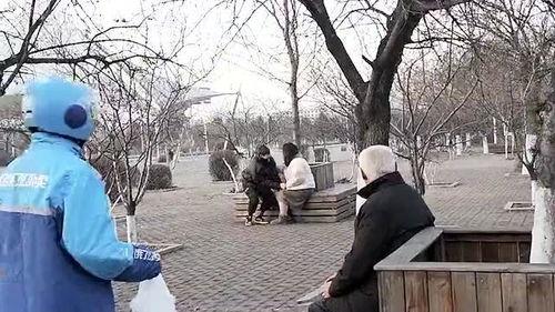 大爷吃瓜不熟,揭秘夏日消暑趣事