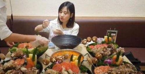 重庆美杜莎吃瓜事件,一场网络恶搞引发的全民狂欢