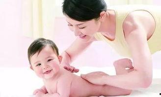 宝宝打针吃瓜,温馨育儿瞬间