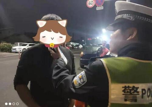 假装路过吃瓜,揭秘“假装路过吃瓜”背后的趣味故事