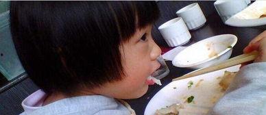 小孩吃瓜卡到喉咙,儿童吃瓜卡喉紧急应对指南